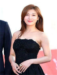 《淫欲模特 电影-A片放荡少妇高潮喷水小说》