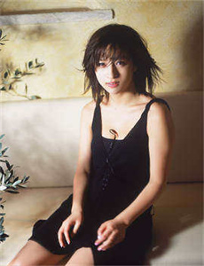 《垄玥菲三级在线看-宝宝是我撞进入还是你坐下来视频》